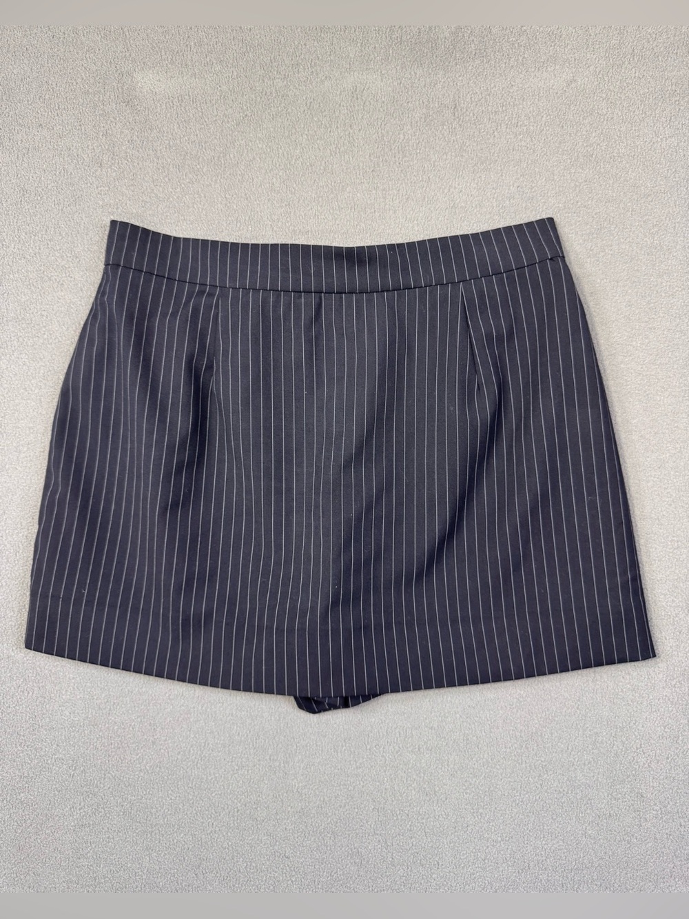 Modern Citizen Black Pinstripe Mini Skirt Skort with Flap Pockets, Medium - Picture 8 of 14